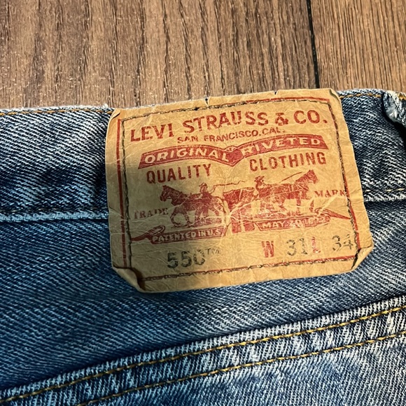 💙Levi jean shorts relaxed fit 550 light wash - Picture 6 of 6